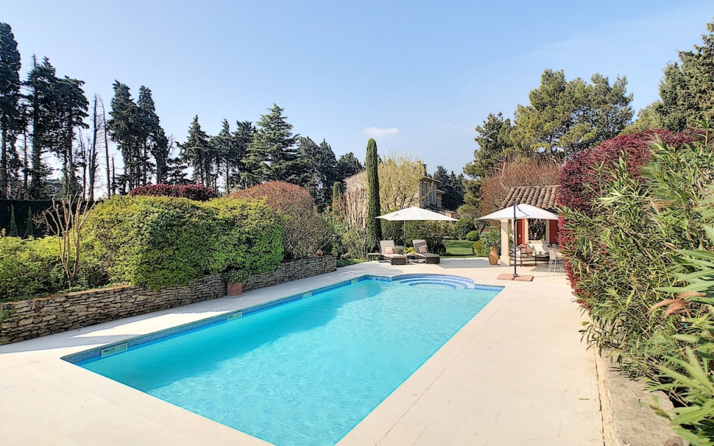 restored farm house Isle sur la Sorgue