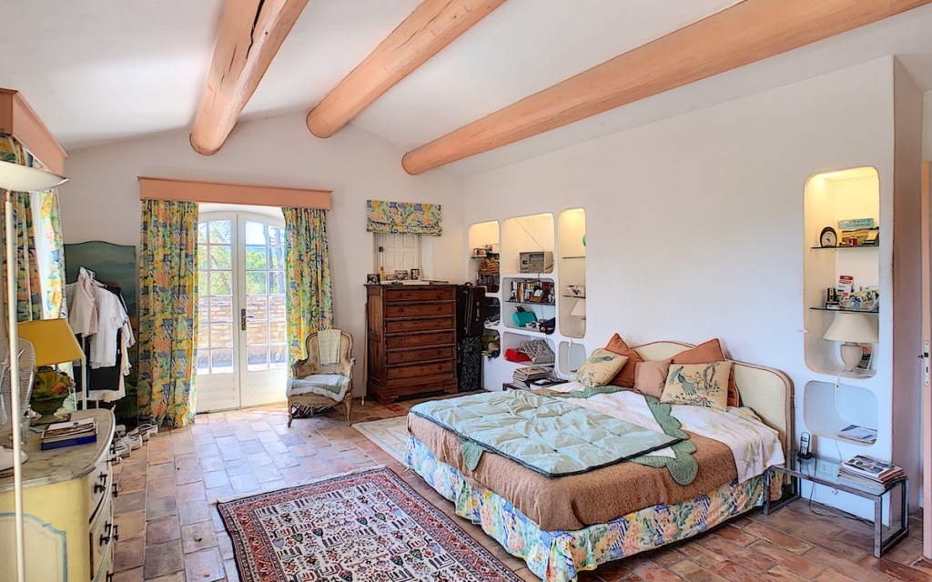 realestate-provence-gordes-bedroom